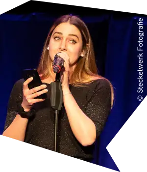 Marie Jakobs | WORTHEBEWERK Poetry Slam Waltrop ((c) Steckelwerk Fotografie)