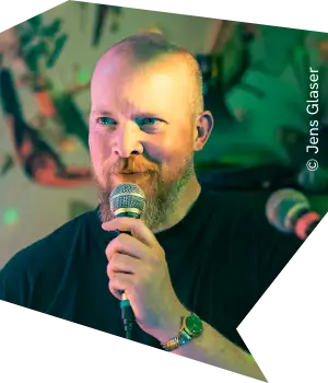 Jan Cönig | WORTHEBEWERK Poetry Slam Waltrop (© Jens Glaser)