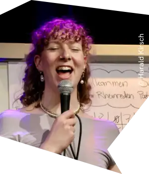 Jana Goller | WORTHEBEWERK Poetry Slam Waltrop (© Harald Kirsch)